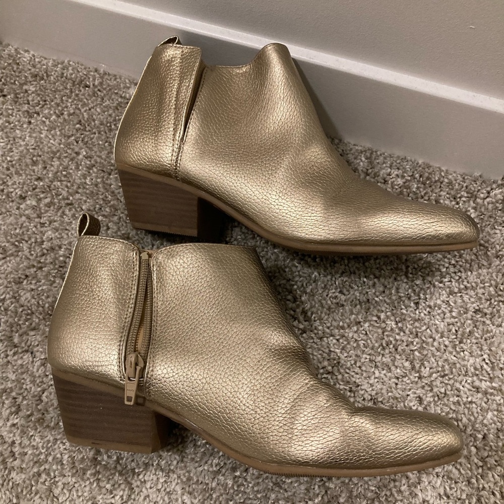 Old Navy Gold Bootie Sz 6